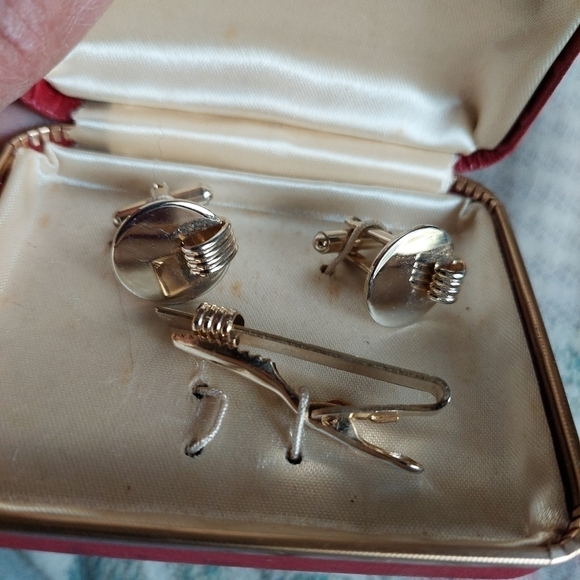 Vintage* 60s/70s Men's Gold-Tone Cufflinks & Tie Clasp - Picture 2 of 2